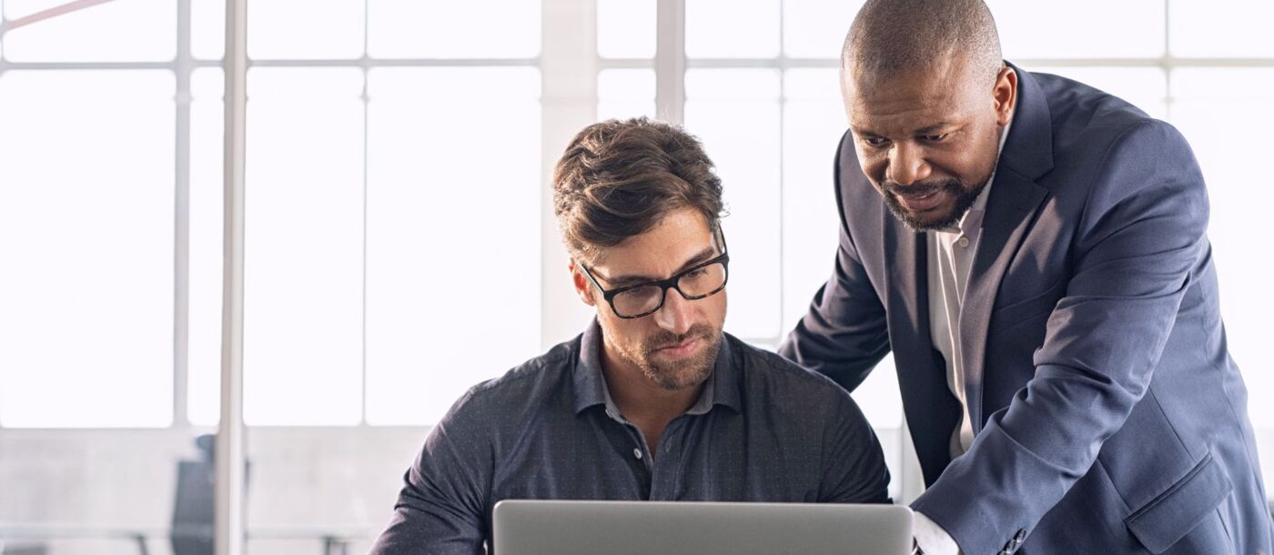 Ein Teilnehmender wendet seine neu erworbenen Kenntnisse an