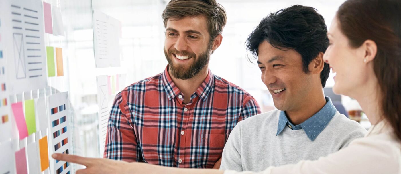 Teilnehmende wenden Methoden des Design Thinking an